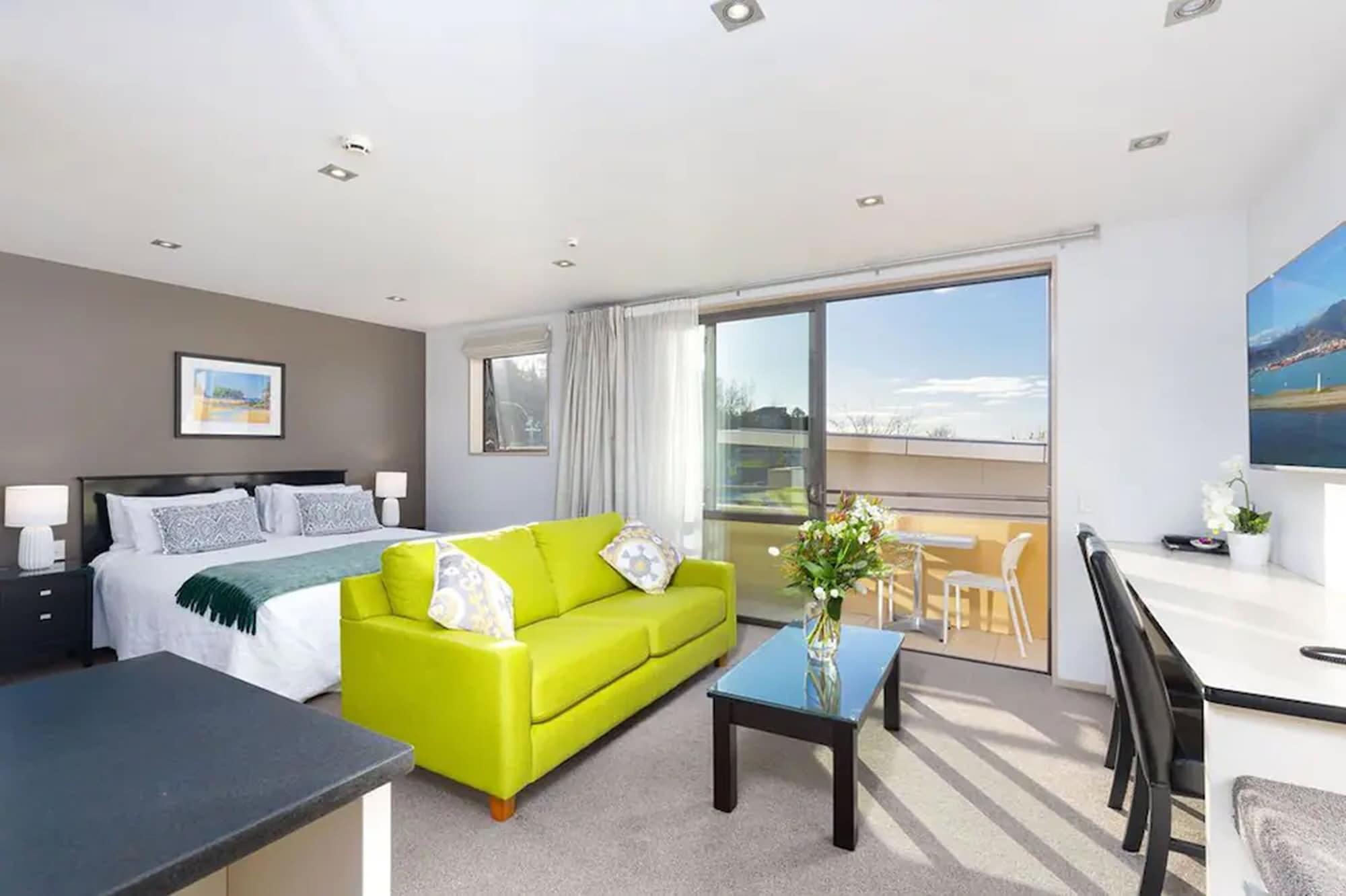 Palazzo Motor Lodge Nelson Exteriér fotografie A staged studio apartment