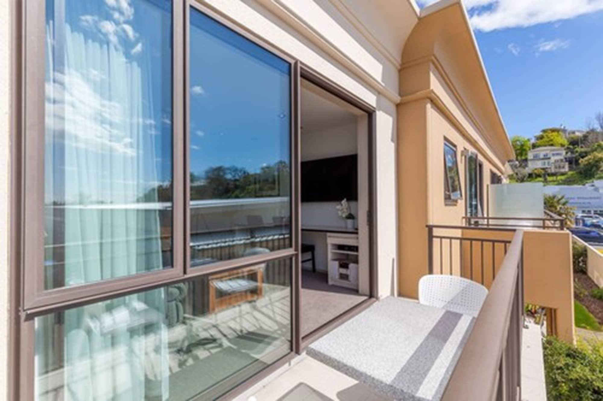 Palazzo Motor Lodge Nelson Exteriér fotografie A balcony