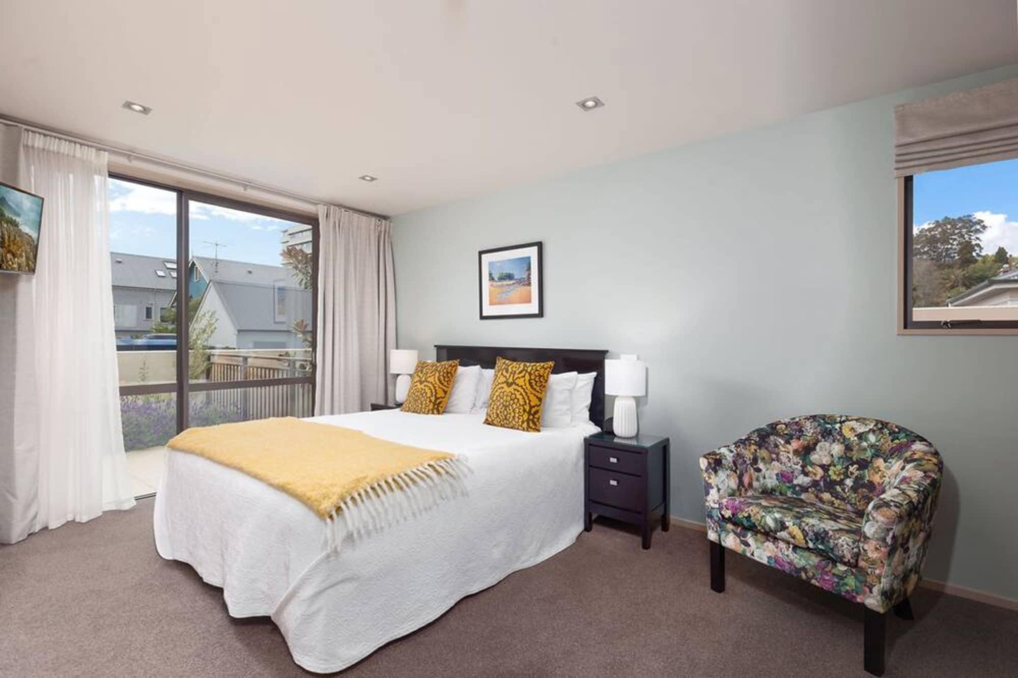 Palazzo Motor Lodge Nelson Exteriér fotografie A staged bedroom
