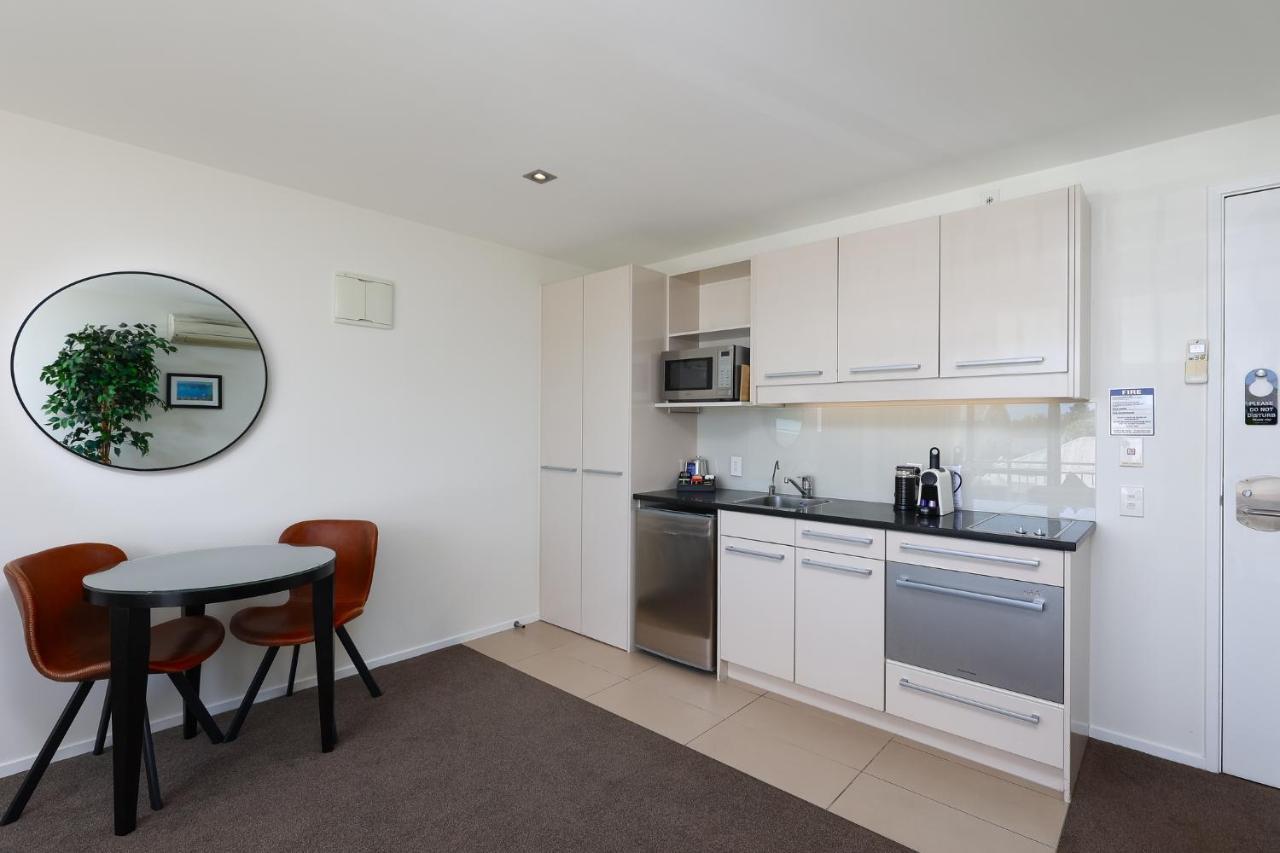 Palazzo Motor Lodge Nelson Exteriér fotografie A kitchen in a serviced apartment