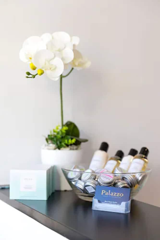 Palazzo Motor Lodge Nelson Exteriér fotografie Spa amenities